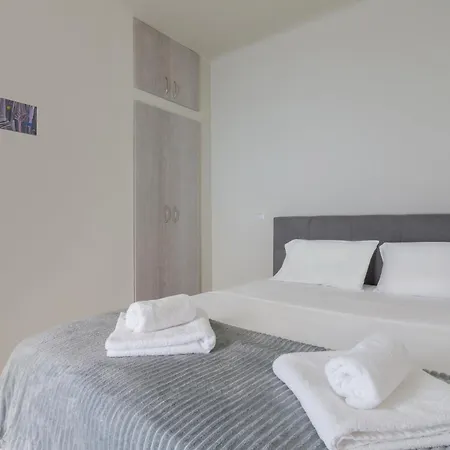 Renovated Panorama Loft: Terrace Gem *