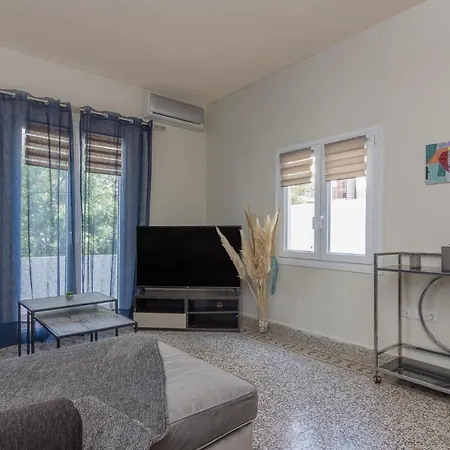 Apartment Renovated Panorama Loft: Terrace Gem *